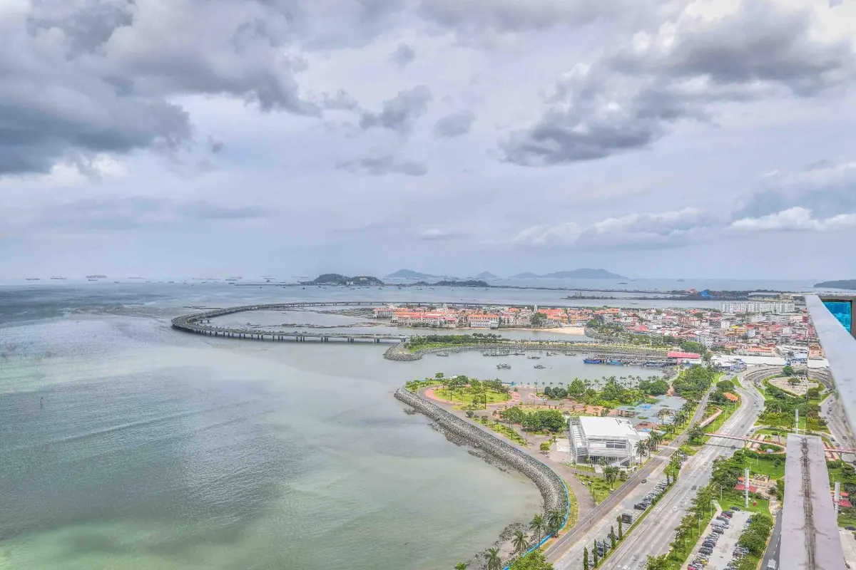 Element Tower, Avenida Balboa — photograph 1, courtesy of New World Real Estate, Inc.