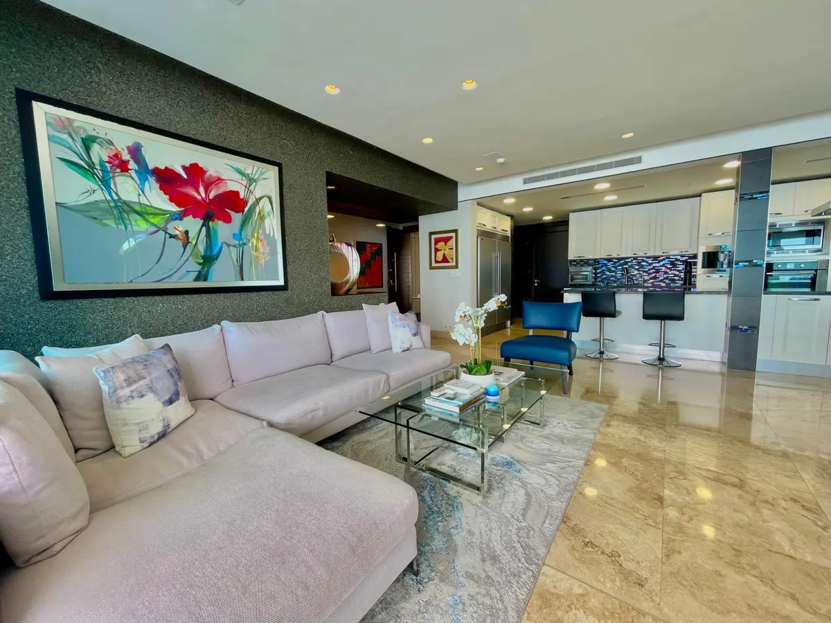 PH Q Tower, Punta Pacífica — photograph 1, courtesy of Padeco Realty, Inc